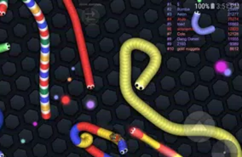Helix Snake Vs Rolly Worm.IO Screenshot2